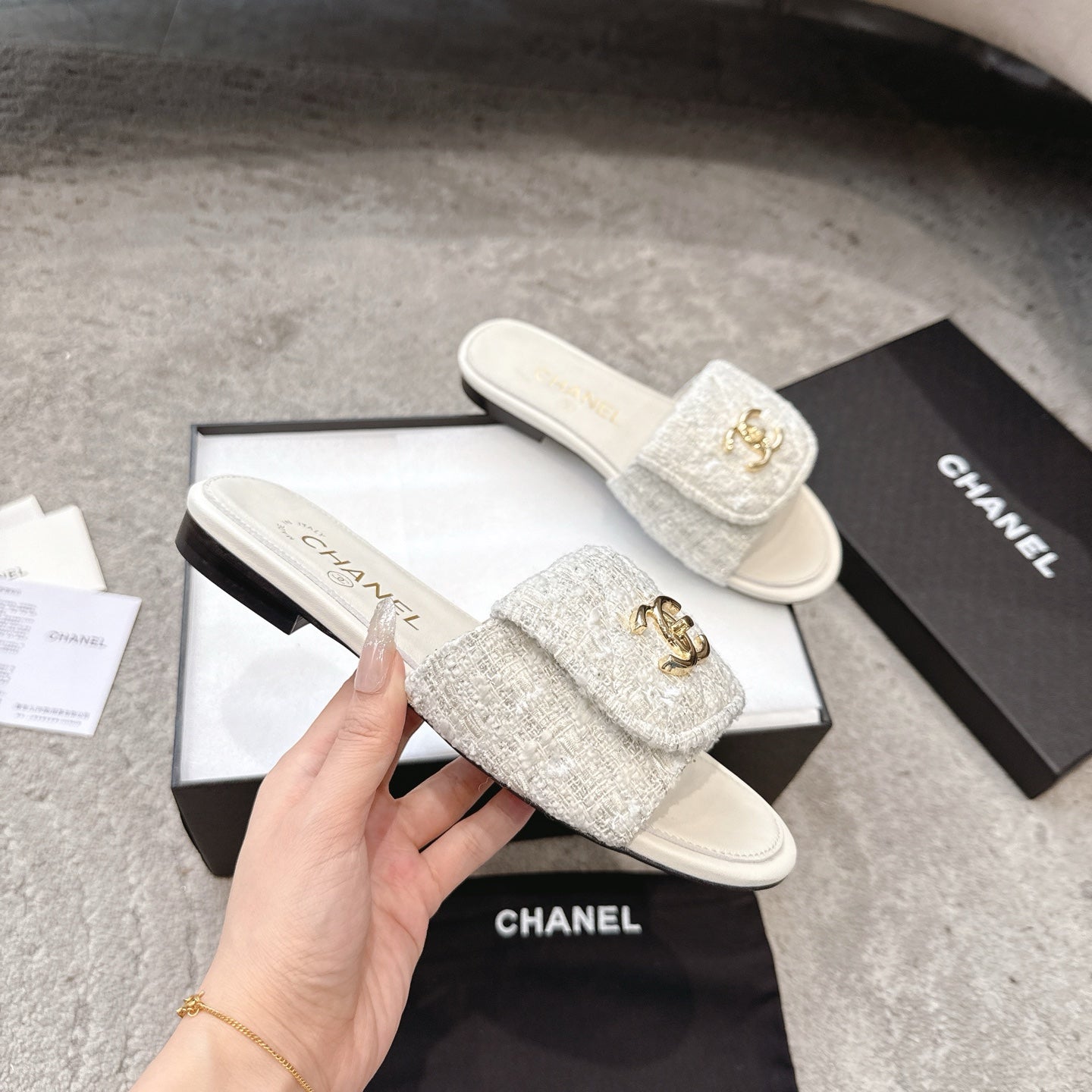 PLATFORM SLIPPERS LOGO IN WHITE TWEED AND LAMBSKIN - 35