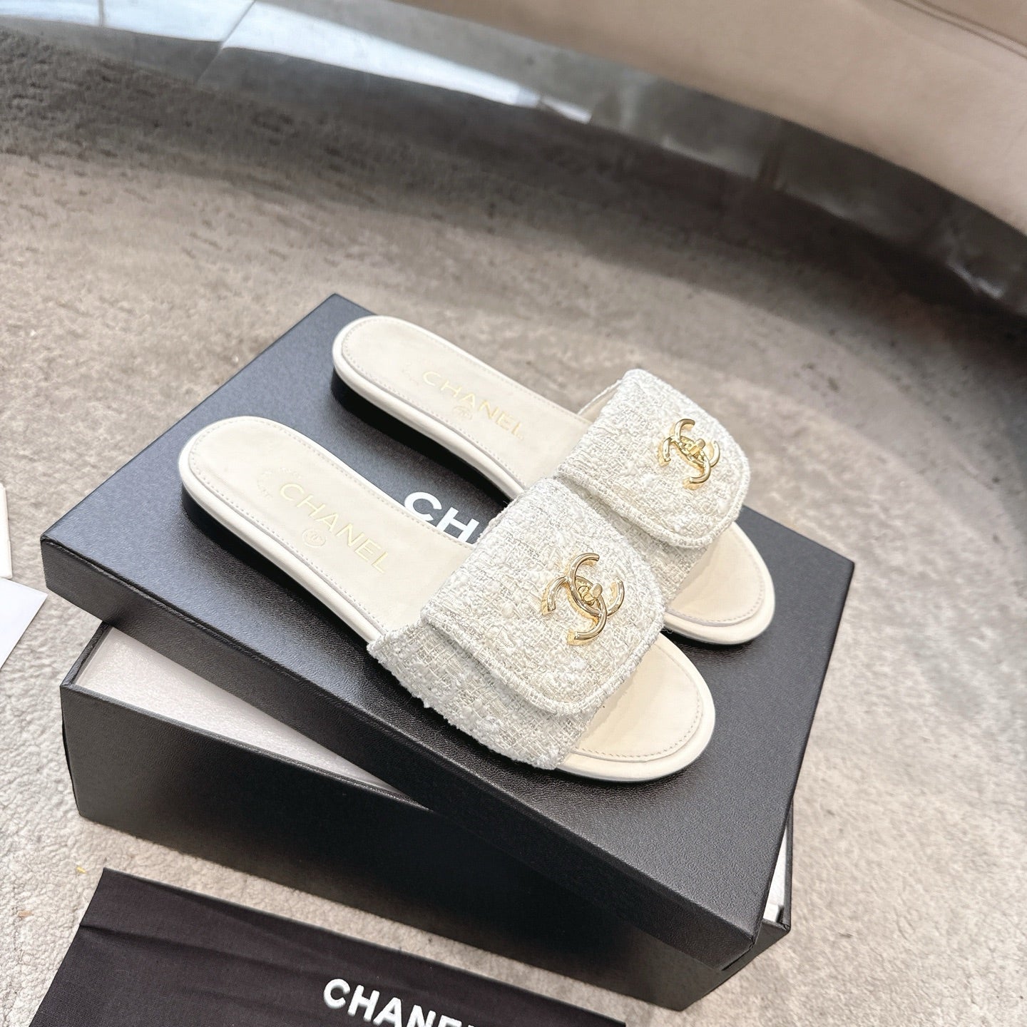 PLATFORM SLIPPERS LOGO IN WHITE TWEED AND LAMBSKIN - 35