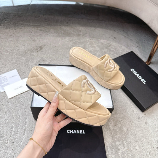 WEDGE HEELS IN BEIGE CALFSKIN QUILTED - 35