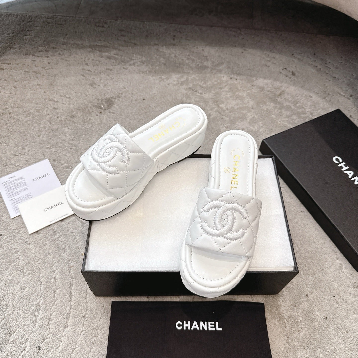 WEDGE HEELS IN WHITE CALFSKIN QUILTED - 35