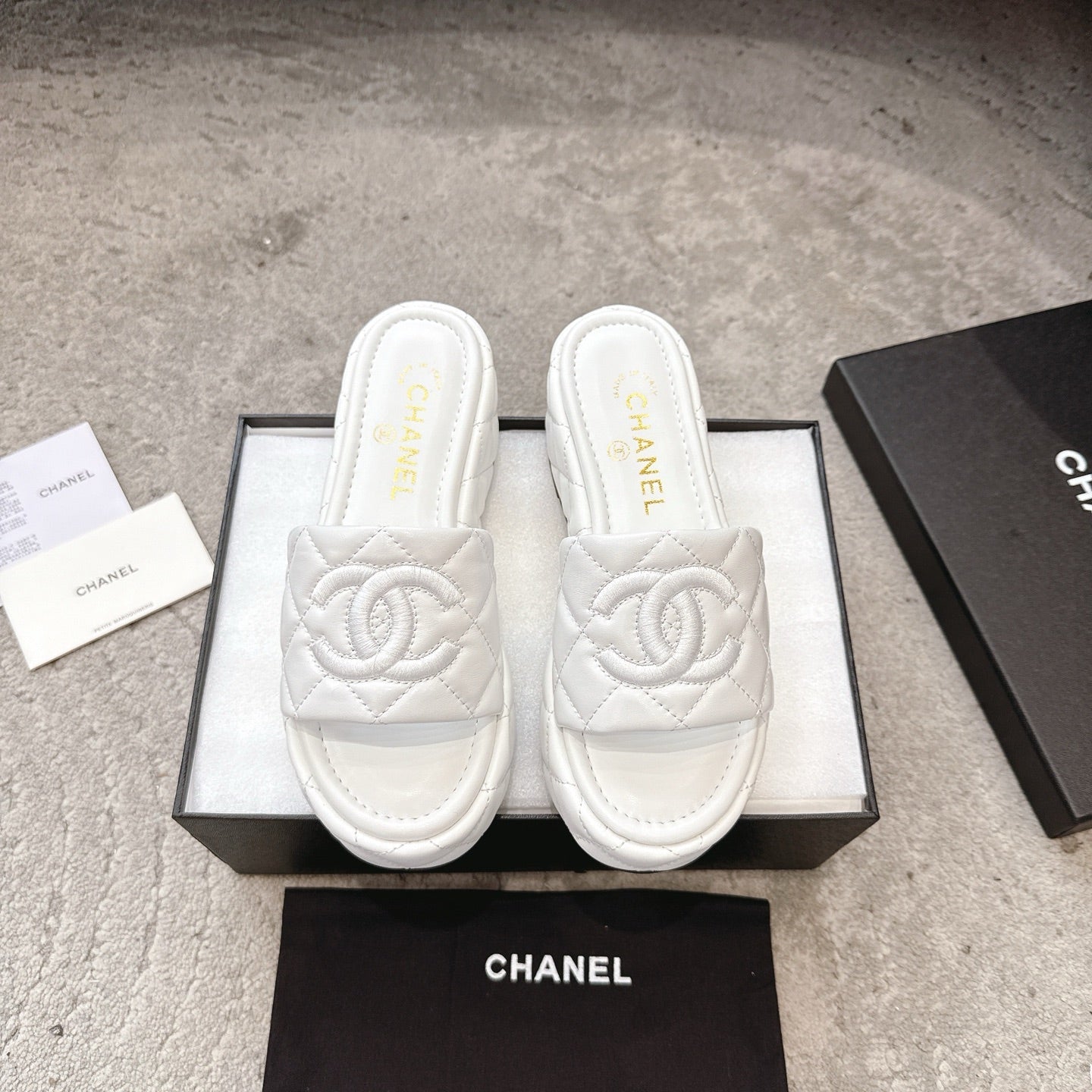 WEDGE HEELS IN WHITE CALFSKIN QUILTED - 35