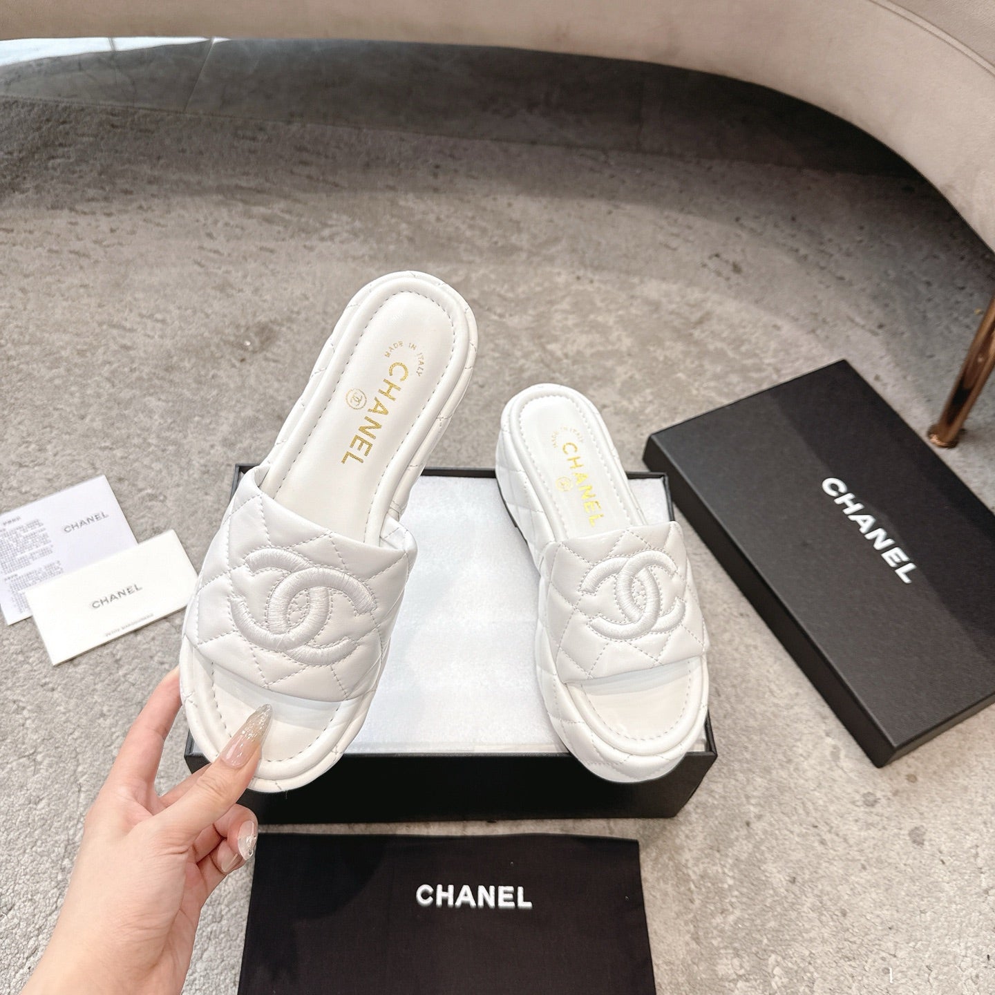WEDGE HEELS IN WHITE CALFSKIN QUILTED - 35