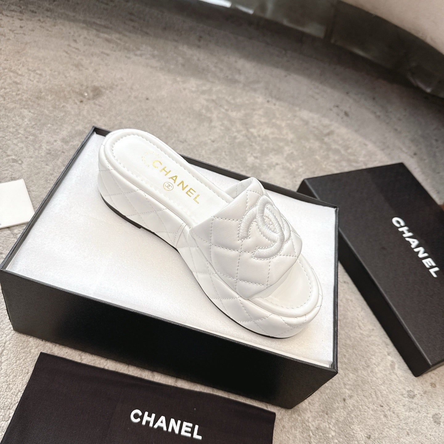 WEDGE HEELS IN WHITE CALFSKIN QUILTED - 35