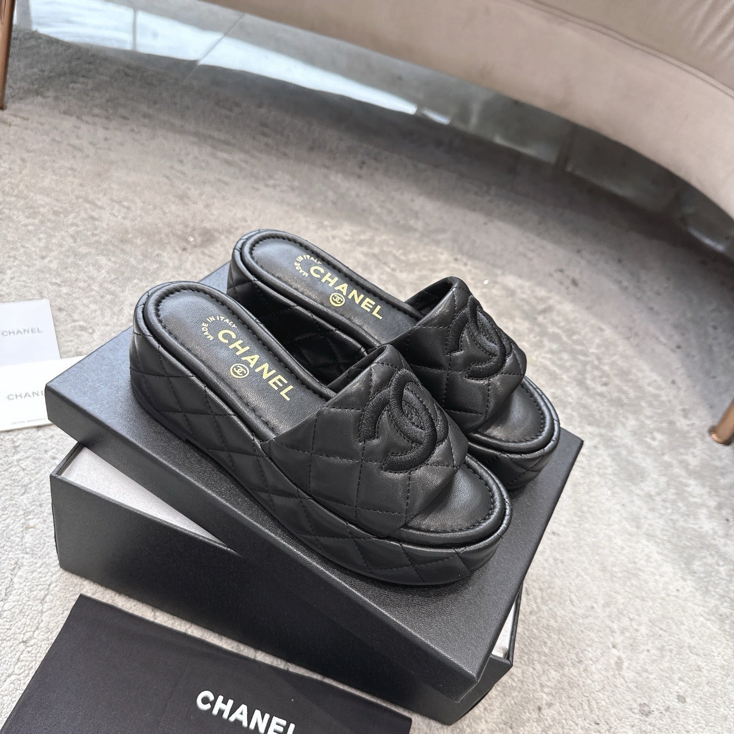 WEDGE HEELS IN BLACK CALFSKIN QUILTED - 35