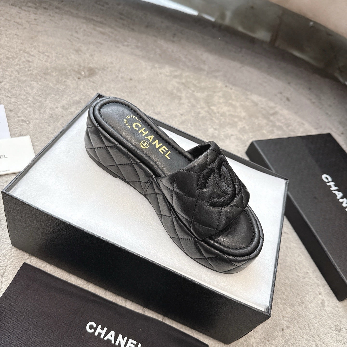 WEDGE HEELS IN BLACK CALFSKIN QUILTED - 35
