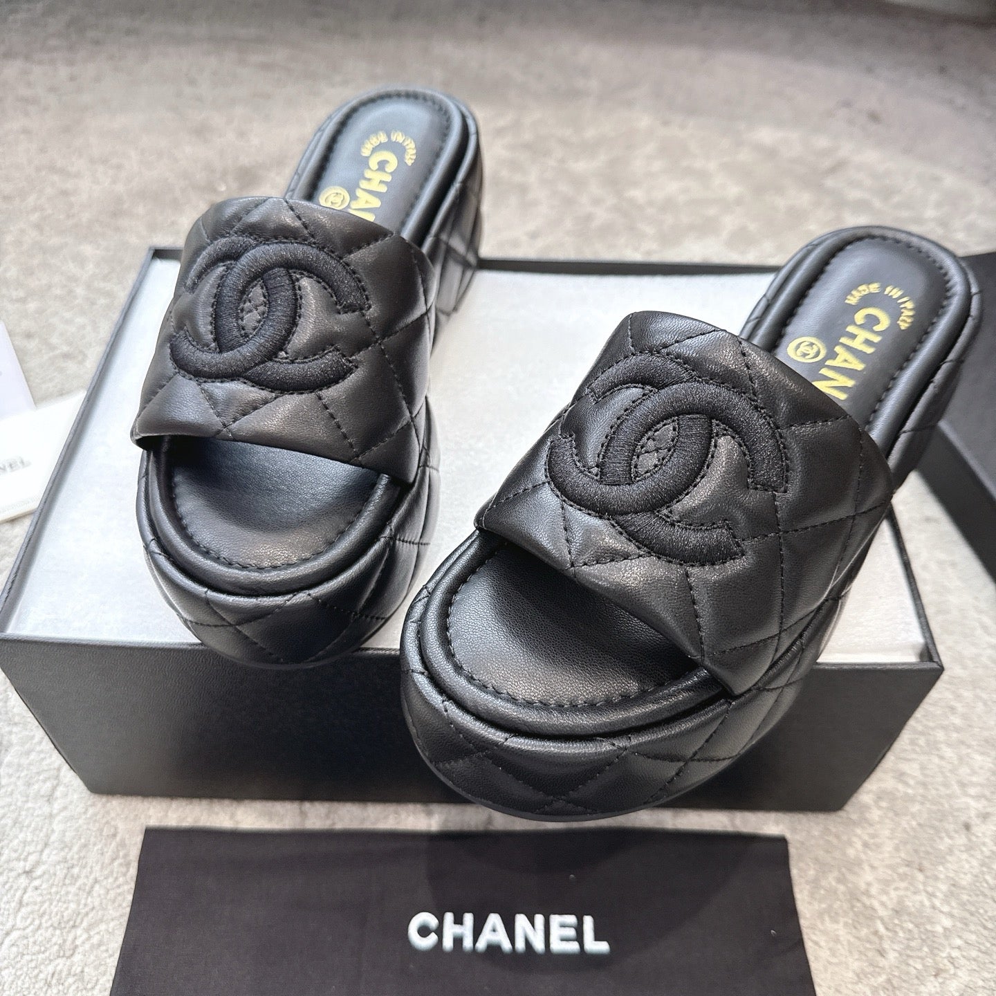 WEDGE HEELS IN BLACK CALFSKIN QUILTED - 35
