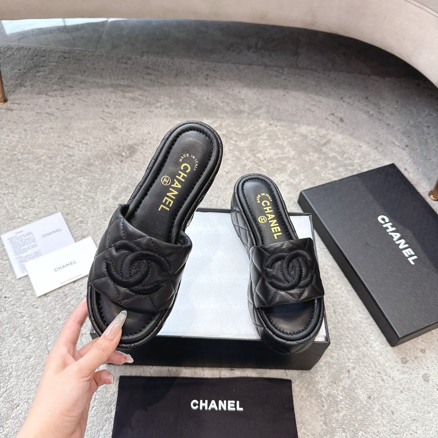 WEDGE HEELS IN BLACK CALFSKIN QUILTED - 35