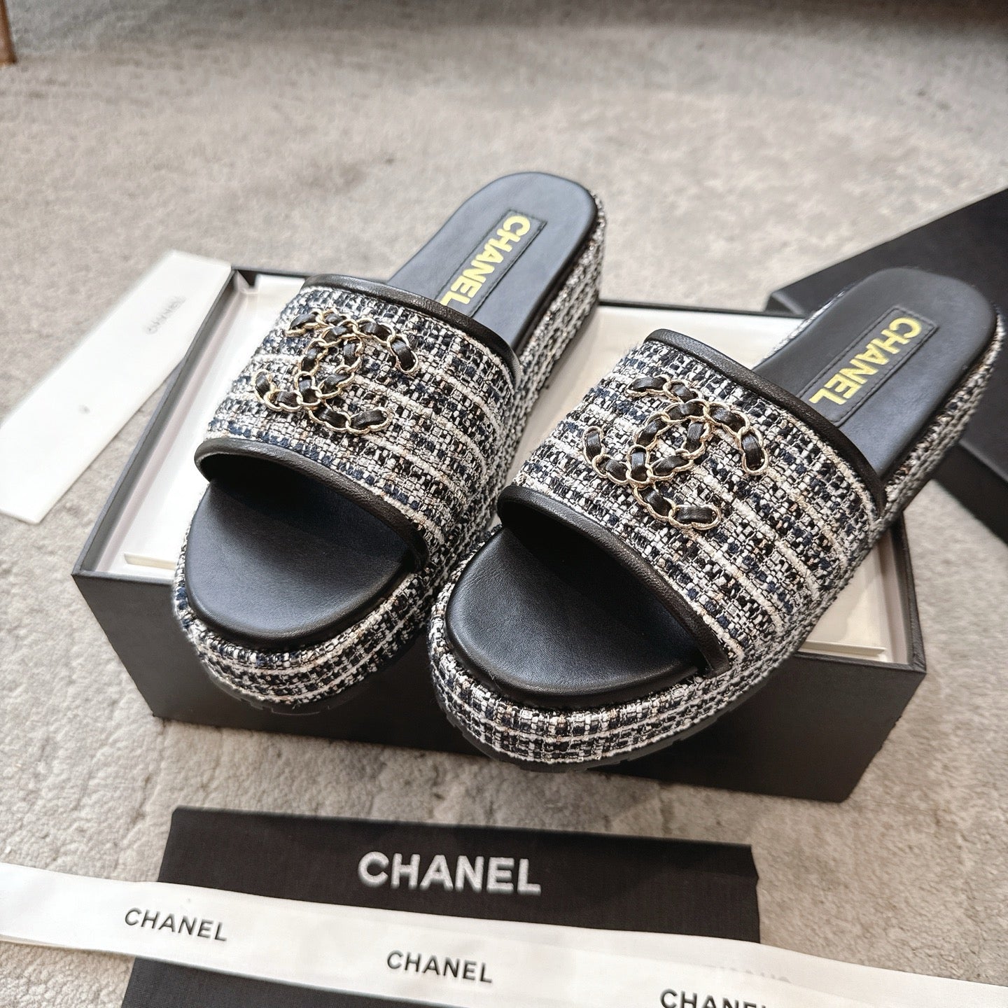 PLASTFORM HEELS IN BLACK TWEED AND CALFSKIN - 35