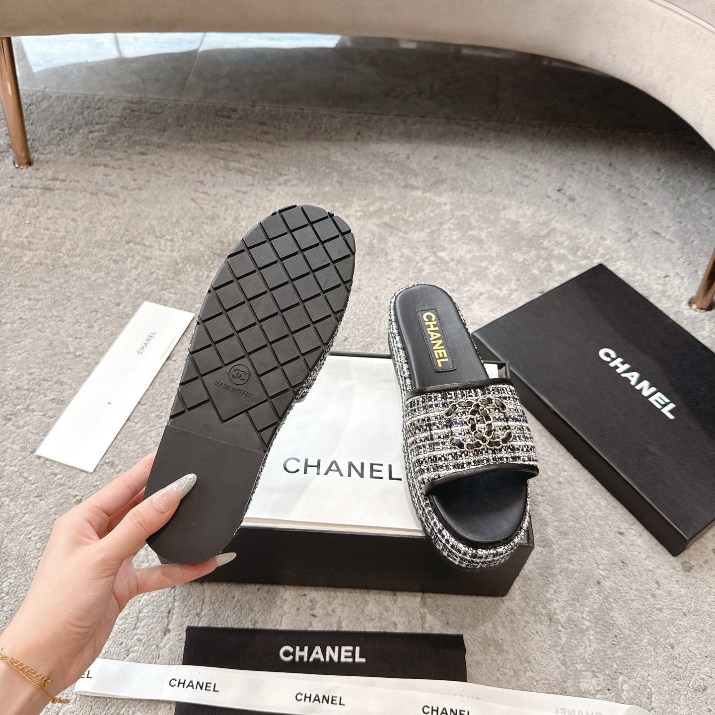 PLASTFORM HEELS IN BLACK TWEED AND CALFSKIN - 35