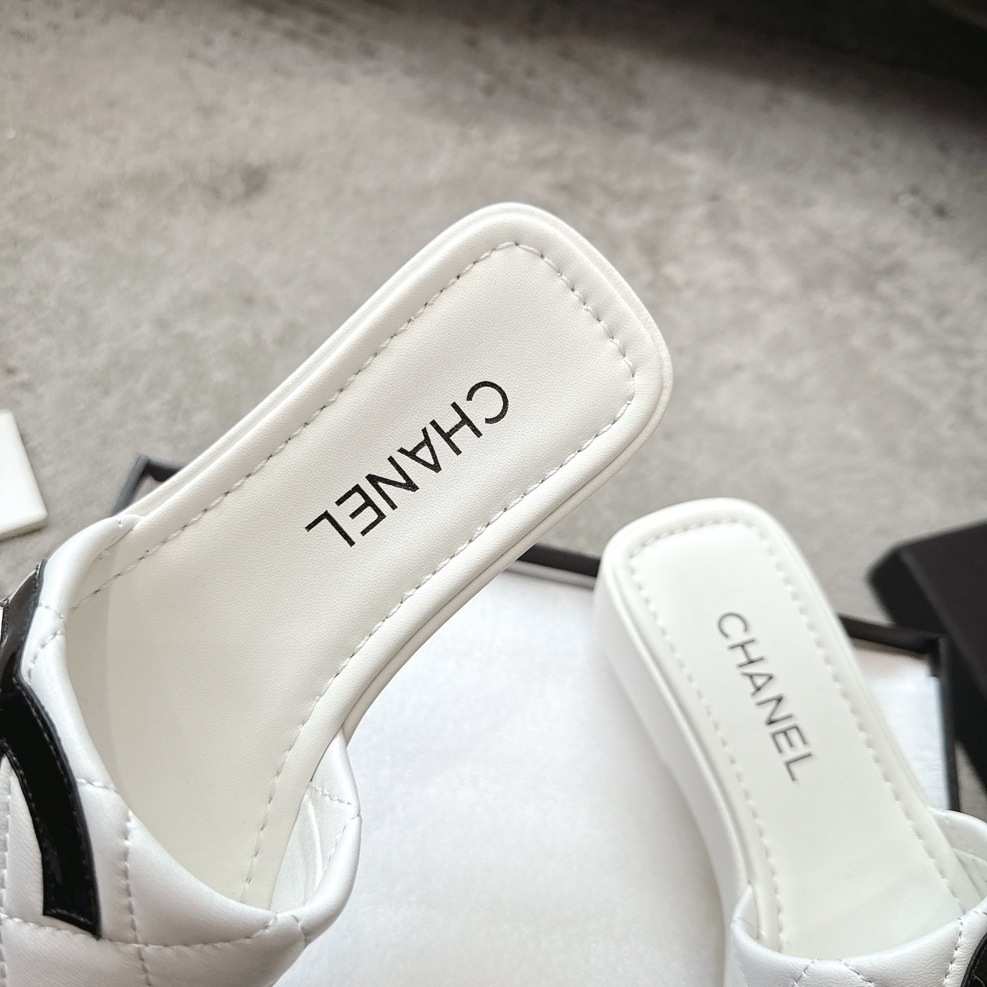 SLIPPERS IN WHITE CALFSKIN QUILTED - 35