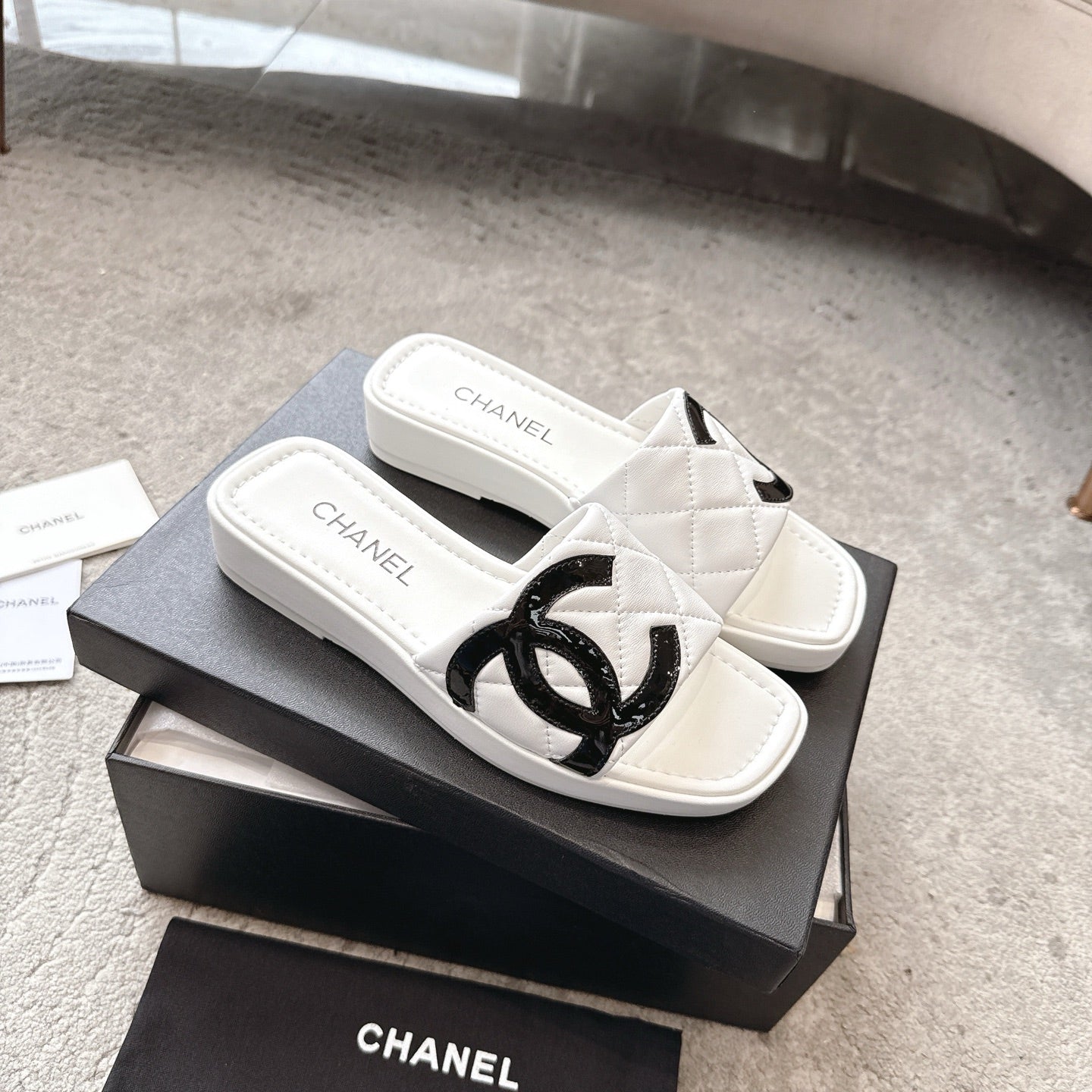 SLIPPERS IN WHITE CALFSKIN QUILTED - 35