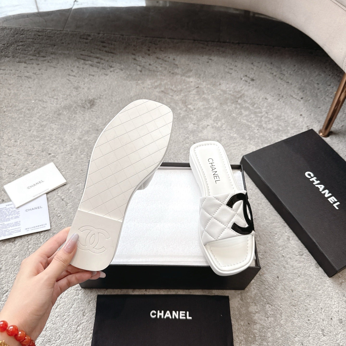 SLIPPERS IN WHITE CALFSKIN QUILTED - 35