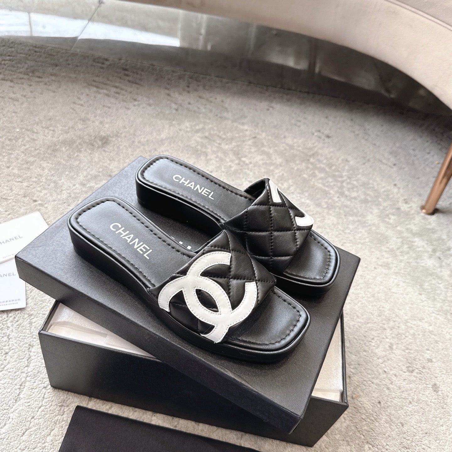 SLIPPERS IN BLACK CALFSKIN QUILTED - 35