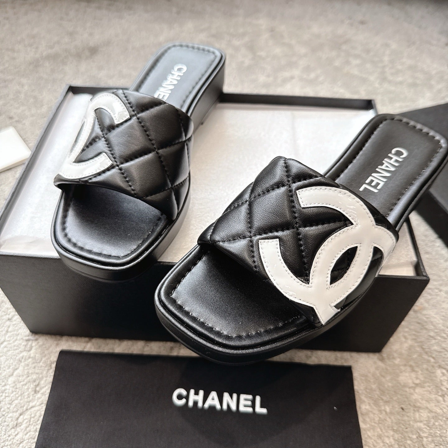 SLIPPERS IN BLACK CALFSKIN QUILTED - 35