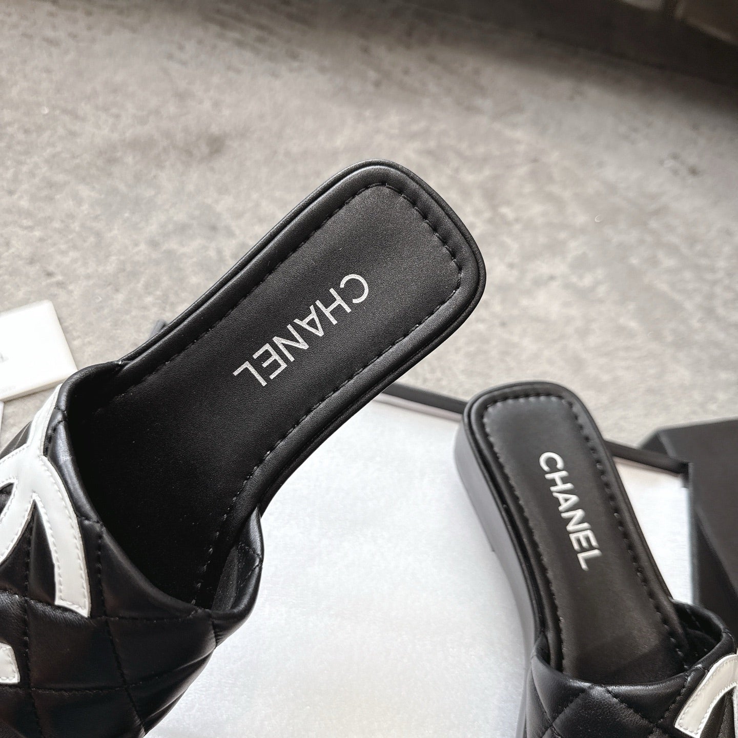 SLIPPERS IN BLACK CALFSKIN QUILTED - 35