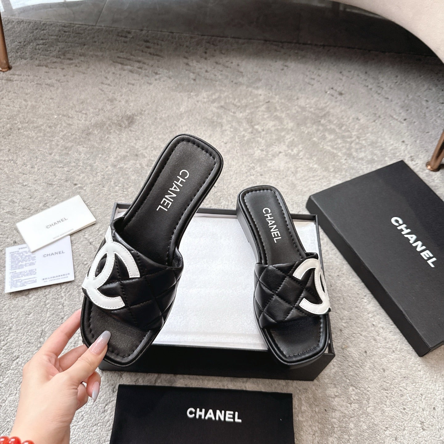SLIPPERS IN BLACK CALFSKIN QUILTED - 35