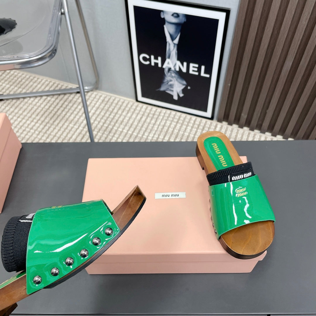 SLIPPERS IN GREEN GLOSSY CALFSKIN WITH BLACK HALF-FOOT SOCKS - 35