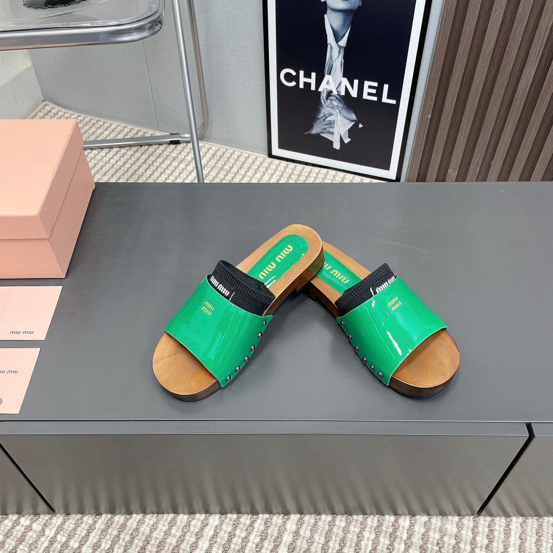 SLIPPERS IN GREEN GLOSSY CALFSKIN WITH BLACK HALF-FOOT SOCKS - 35