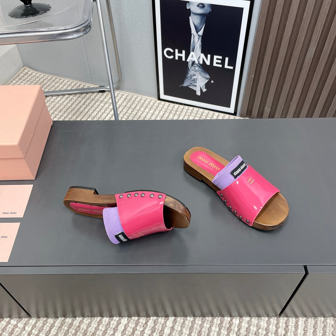 SLIPPERS IN PINK GLOSSY CALFSKIN WITH PURPLE HALF-FOOT SOCKS - 35