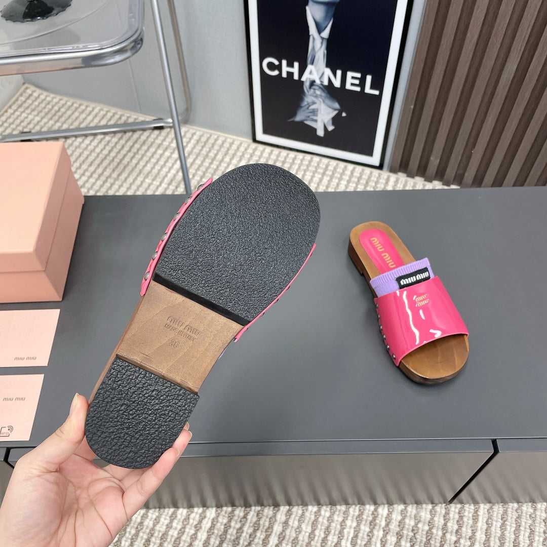 SLIPPERS IN PINK GLOSSY CALFSKIN WITH PURPLE HALF-FOOT SOCKS - 35