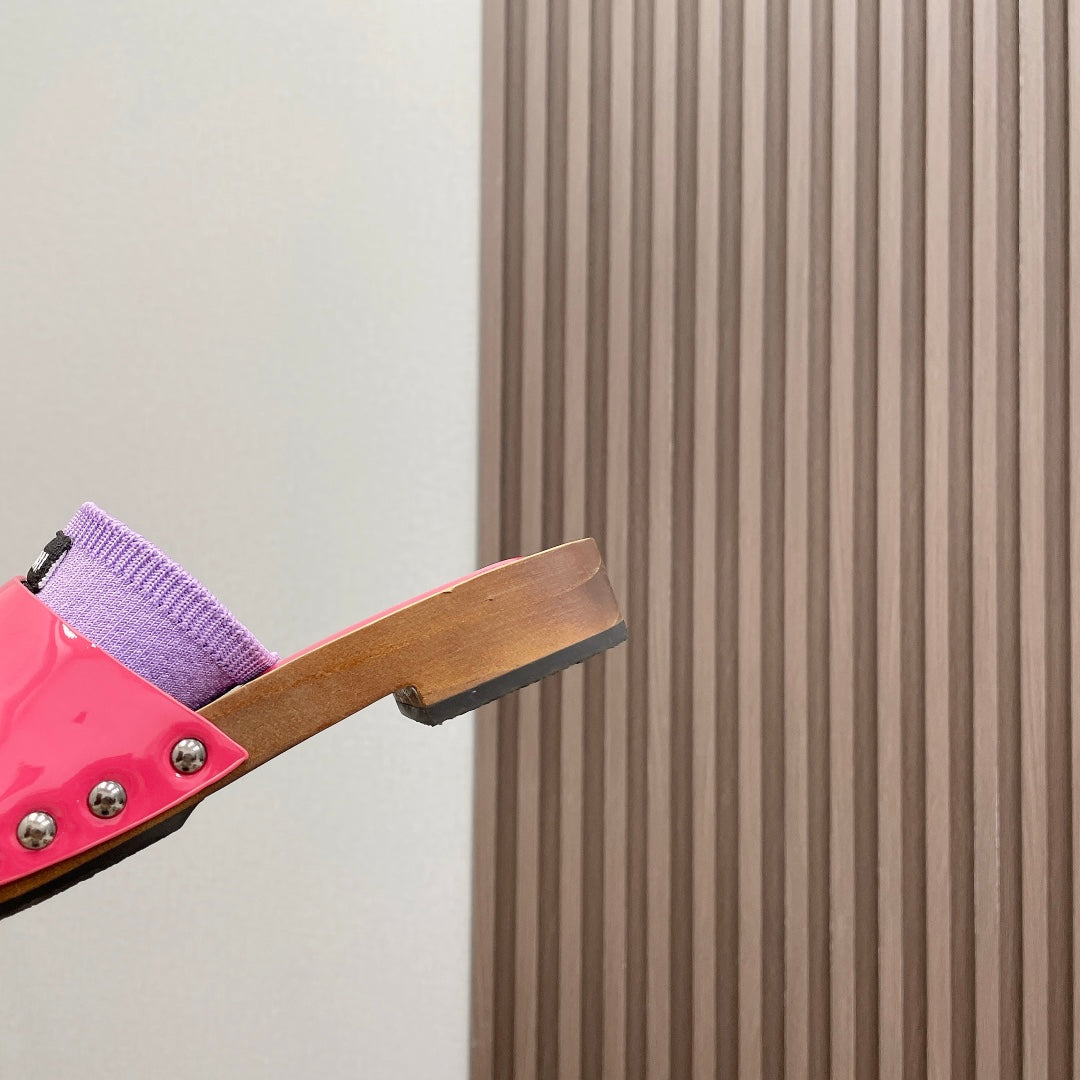 SLIPPERS IN PINK GLOSSY CALFSKIN WITH PURPLE HALF-FOOT SOCKS - 35
