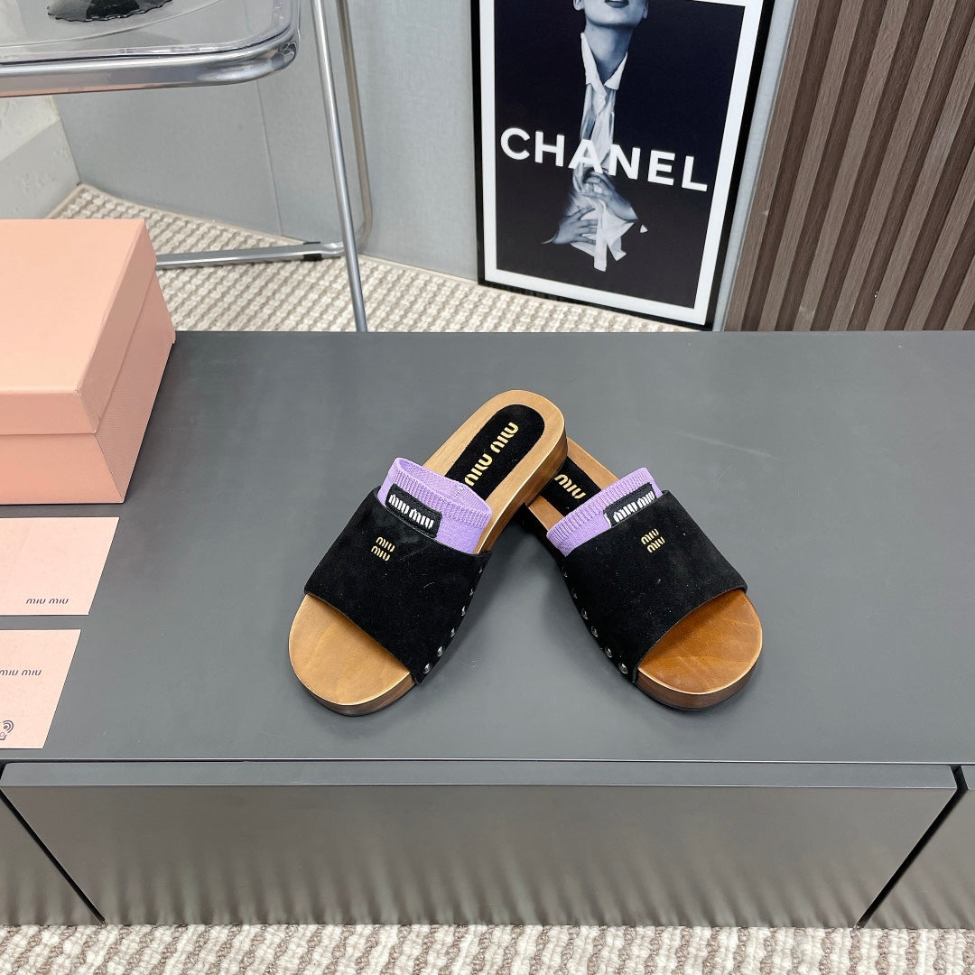 SLIPPERS IN BLACK SUEDE WITH PURPLE HALF-FOOT SOCKS - 35