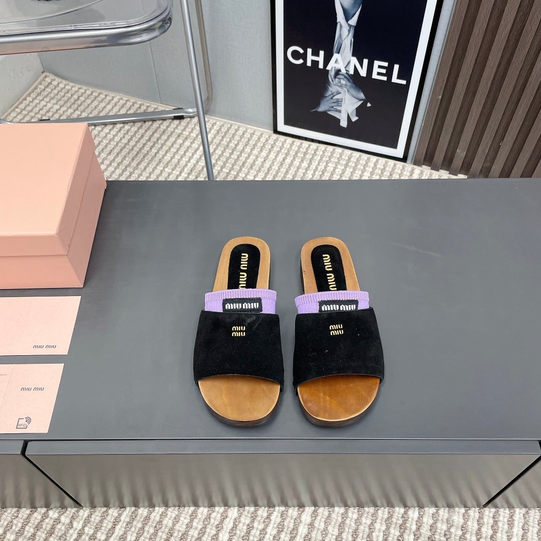 SLIPPERS IN BLACK SUEDE WITH PURPLE HALF-FOOT SOCKS - 35
