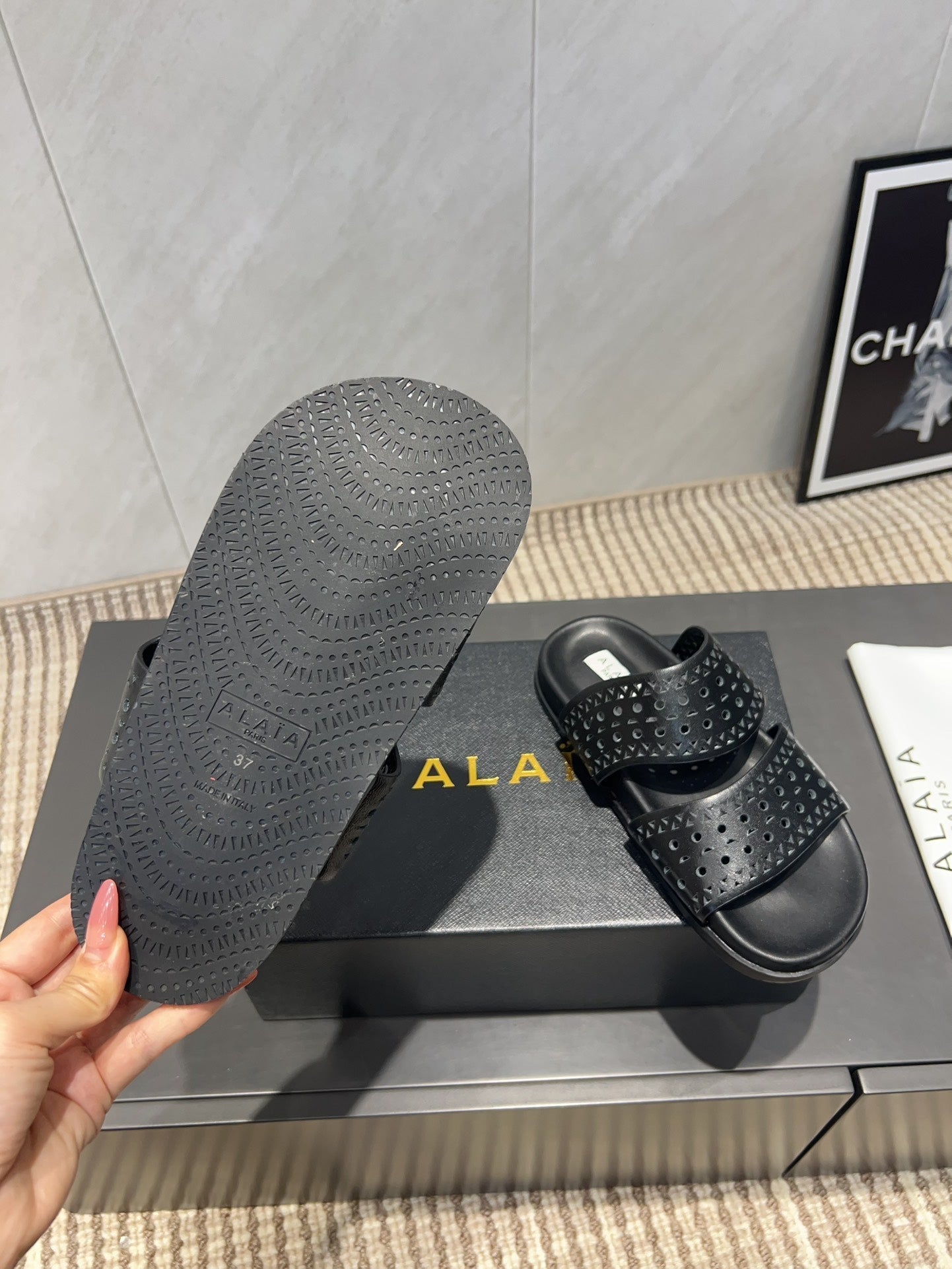 ALAIA CHUNKY TWO-STRAP SLIDES 25S IN BLACK CALFSKIN - 35