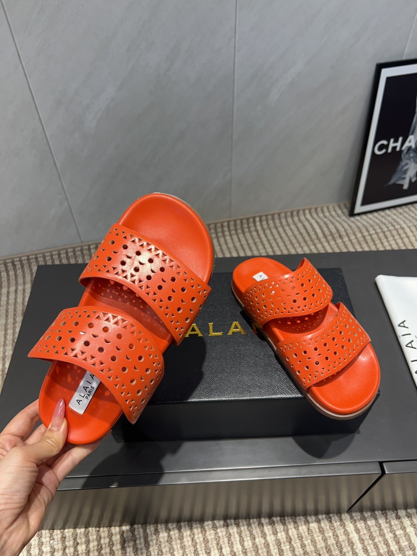 ALAIA CHUNKY TWO-STRAP SLIDES 25S IN ORANGE CALFSKIN - 35