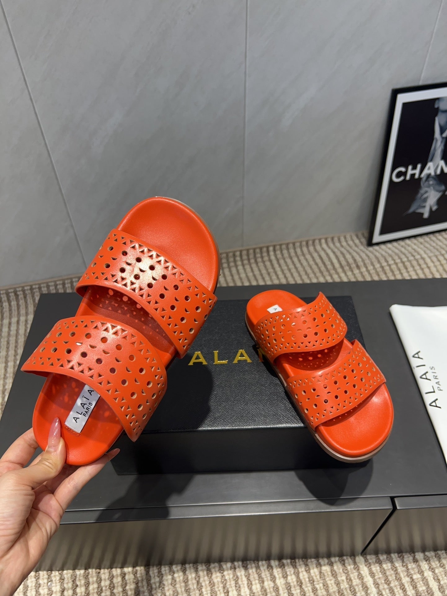 ALAIA CHUNKY TWO-STRAP SLIDES 25S IN ORANGE CALFSKIN - 35