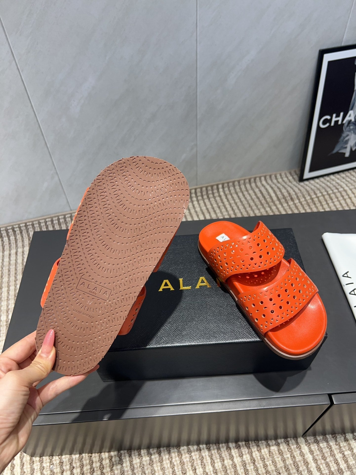 ALAIA CHUNKY TWO-STRAP SLIDES 25S IN ORANGE CALFSKIN - 35