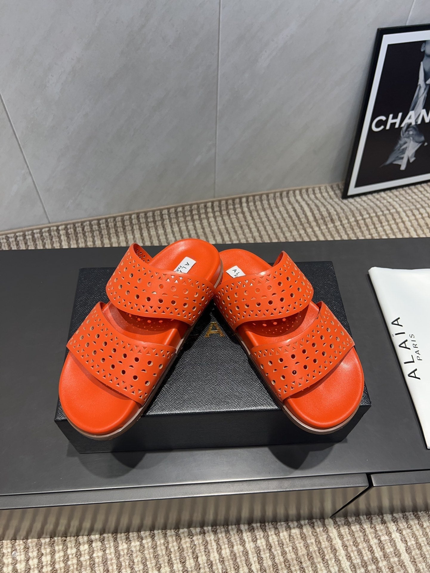 ALAIA CHUNKY TWO-STRAP SLIDES 25S IN ORANGE CALFSKIN - 35
