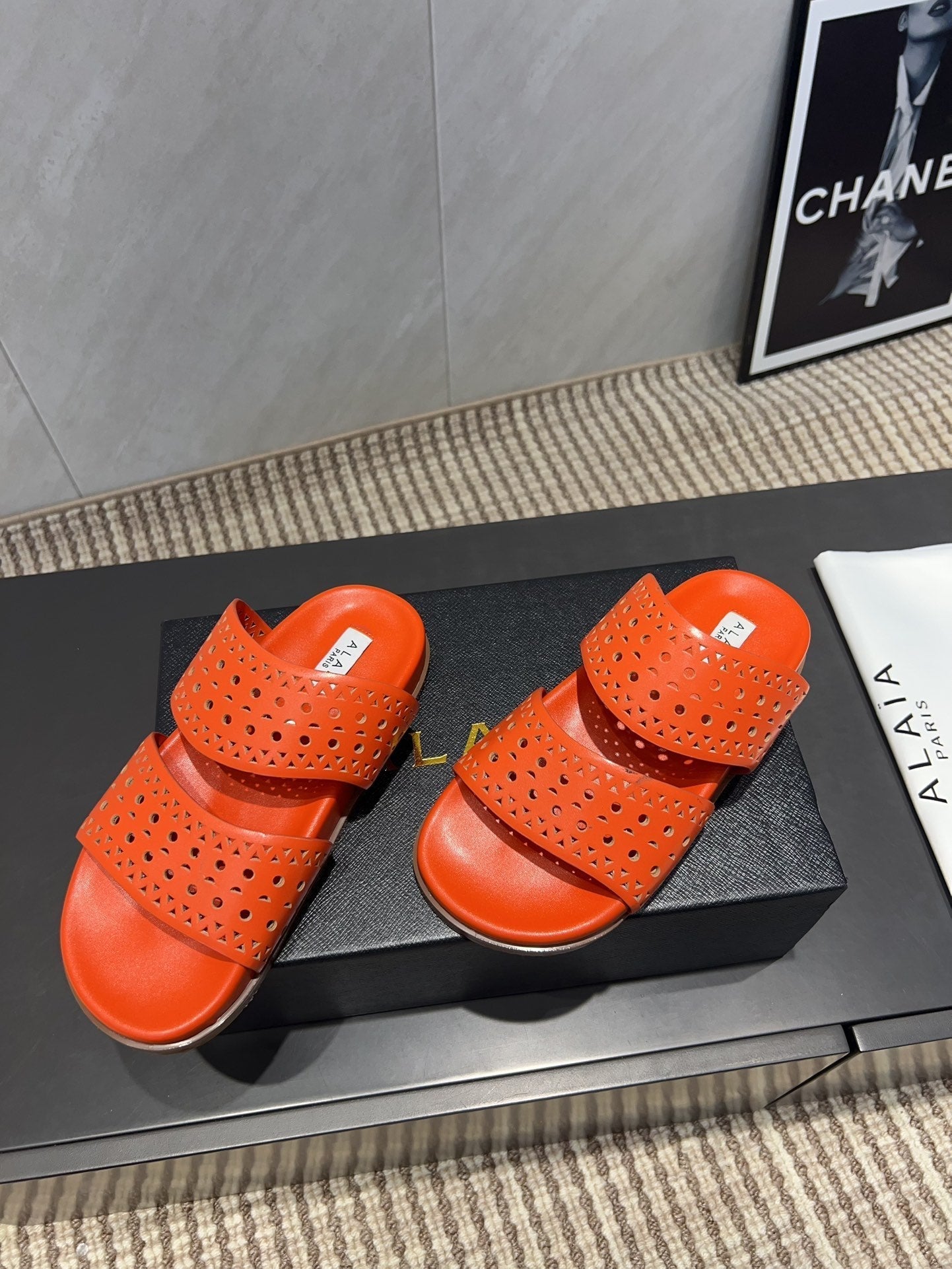 ALAIA CHUNKY TWO-STRAP SLIDES 25S IN ORANGE CALFSKIN - 35