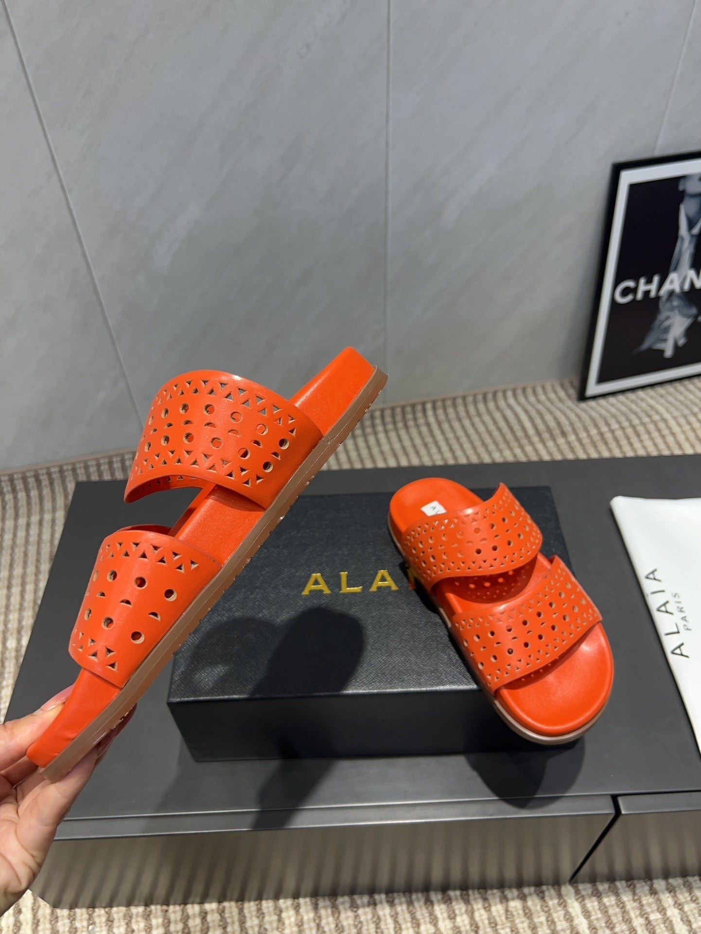 ALAIA CHUNKY TWO-STRAP SLIDES 25S IN ORANGE CALFSKIN - 35