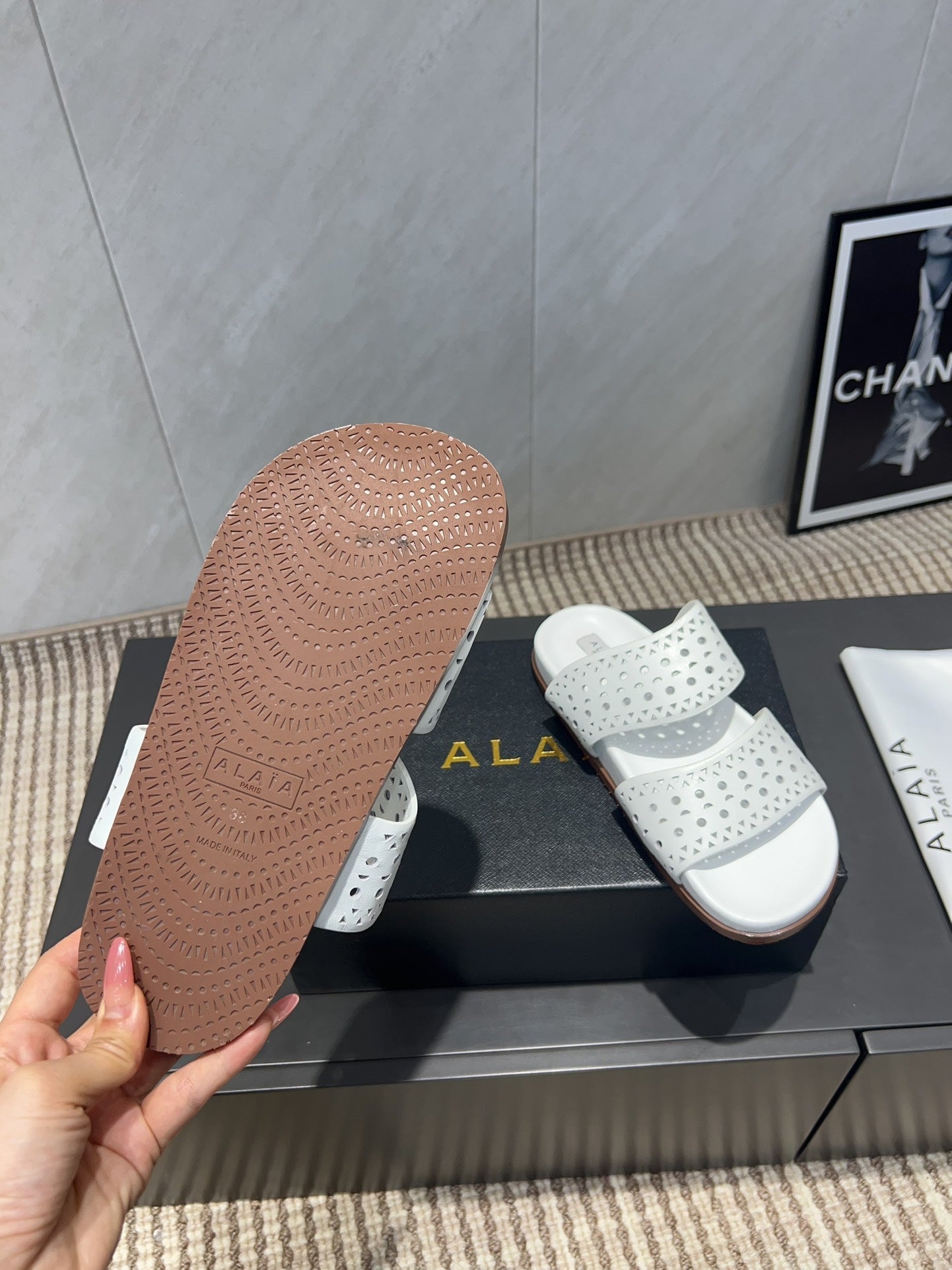 ALAIA CHUNKY TWO-STRAP SLIDES 25S IN WHITE CALFSKIN - 35