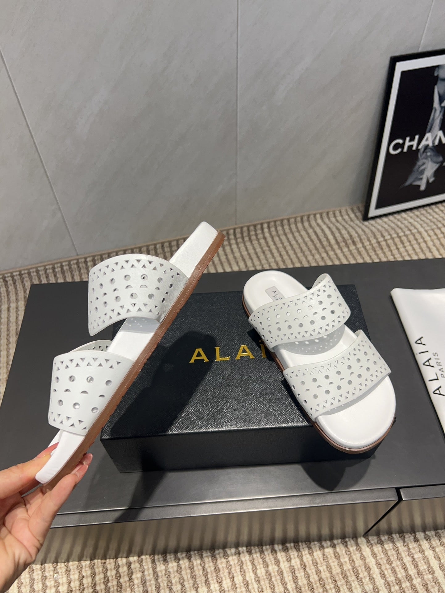 ALAIA CHUNKY TWO-STRAP SLIDES 25S IN WHITE CALFSKIN - 35