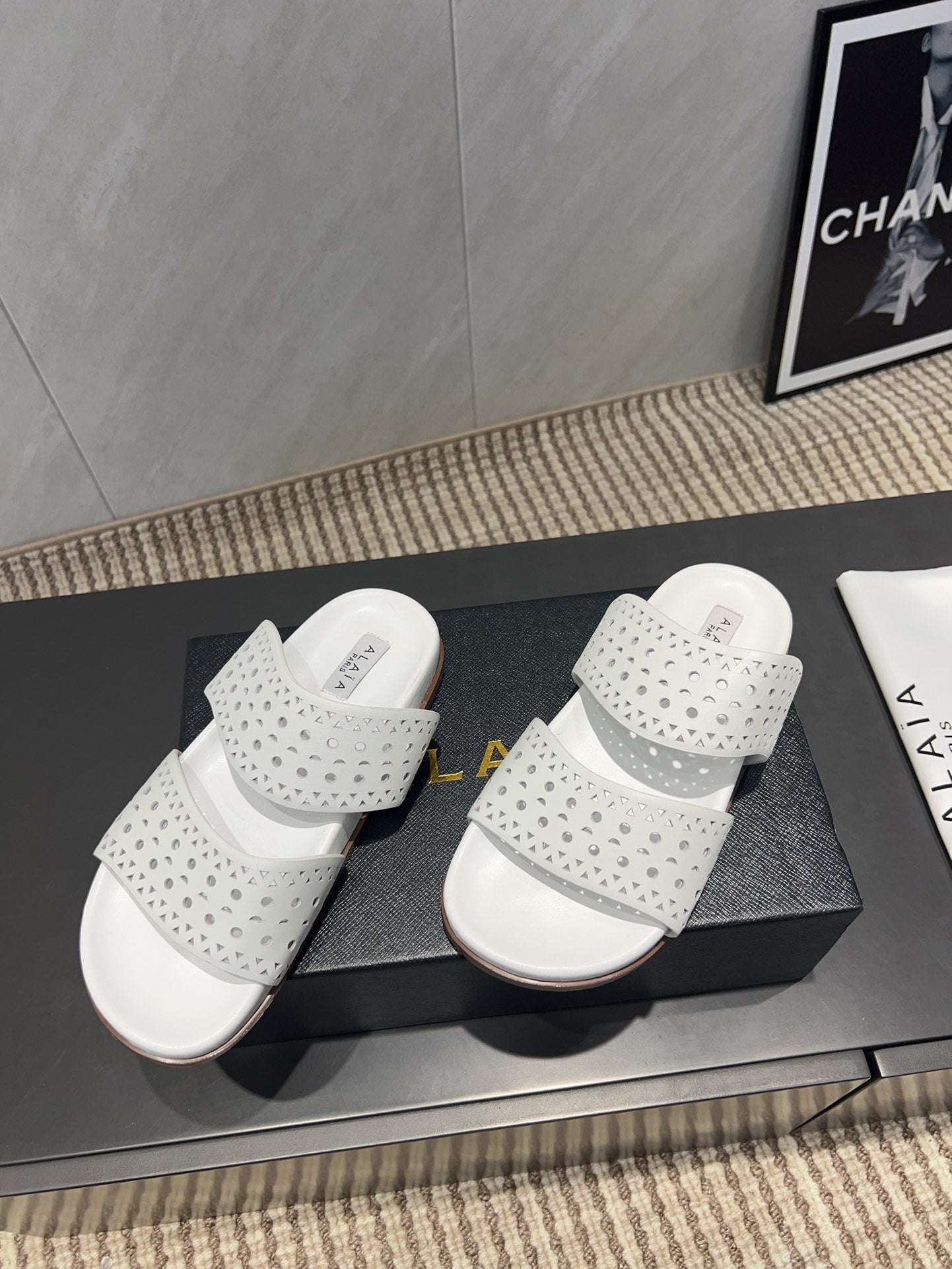 ALAIA CHUNKY TWO-STRAP SLIDES 25S IN WHITE CALFSKIN - 35