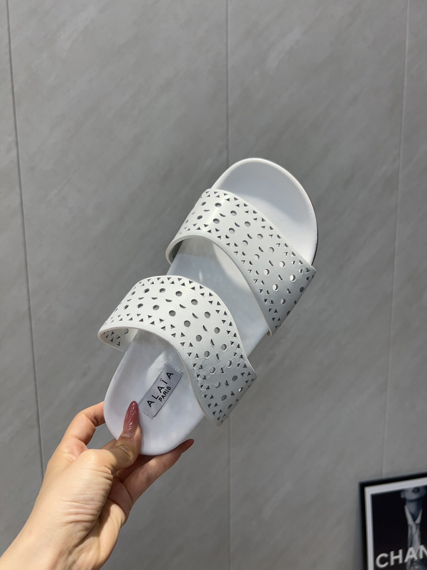 ALAIA CHUNKY TWO-STRAP SLIDES 25S IN WHITE CALFSKIN - 35