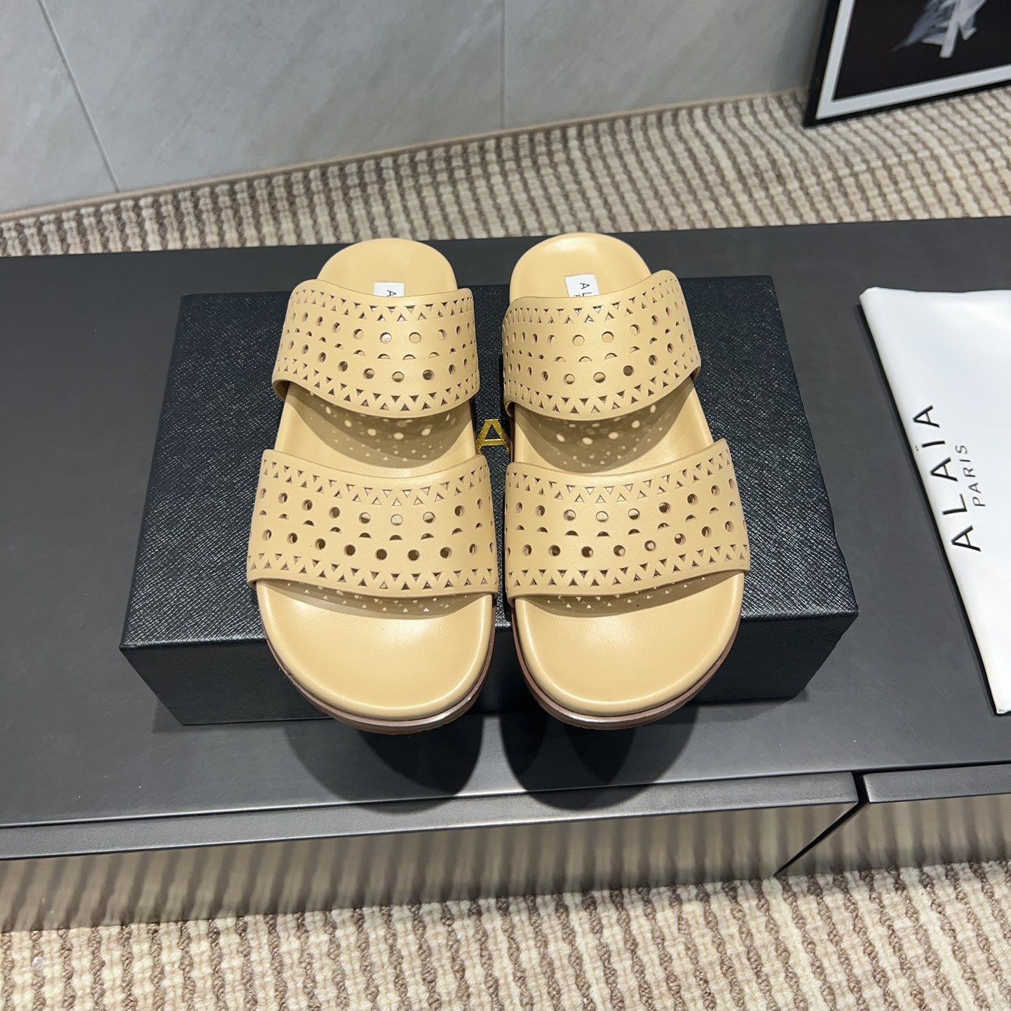 ALAIA CHUNKY TWO-STRAP SLIDES 25S IN BEIGE CALFSKIN - 35