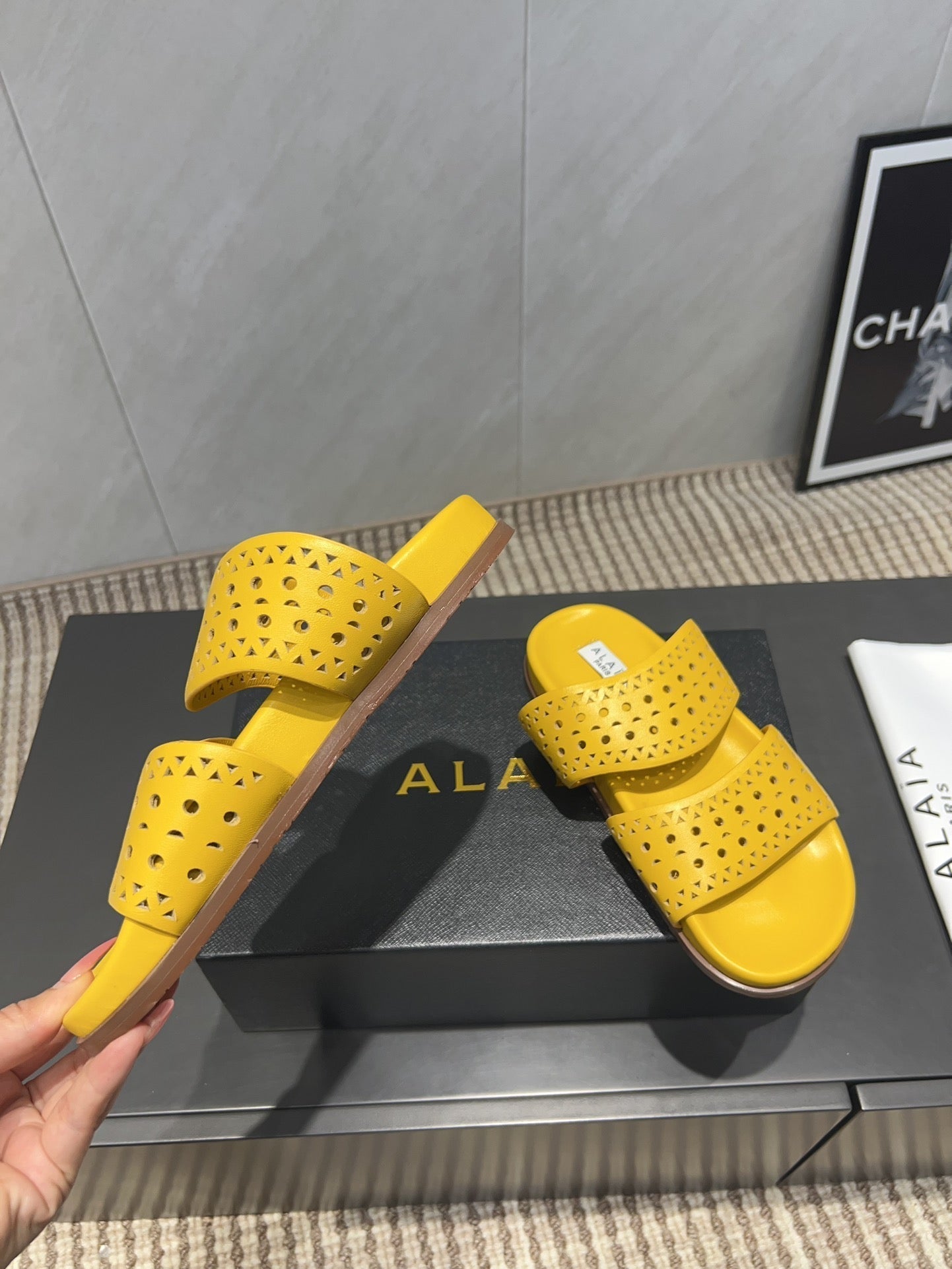 ALAIA CHUNKY TWO-STRAP SLIDES 25S IN YELLOW CALFSKIN - 35