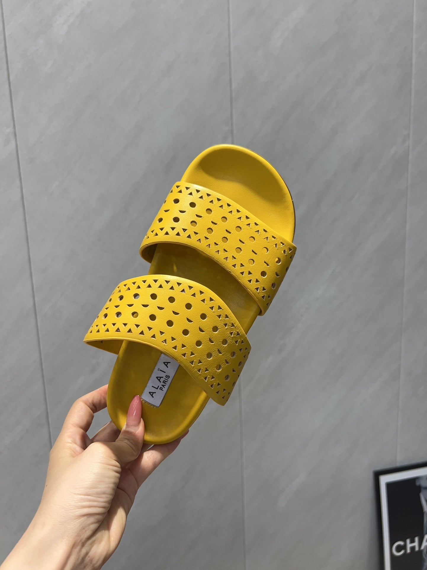 ALAIA CHUNKY TWO-STRAP SLIDES 25S IN YELLOW CALFSKIN - 35