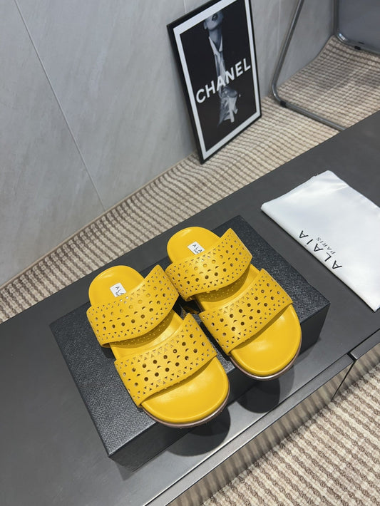 ALAIA CHUNKY TWO-STRAP SLIDES 25S IN YELLOW CALFSKIN - 35