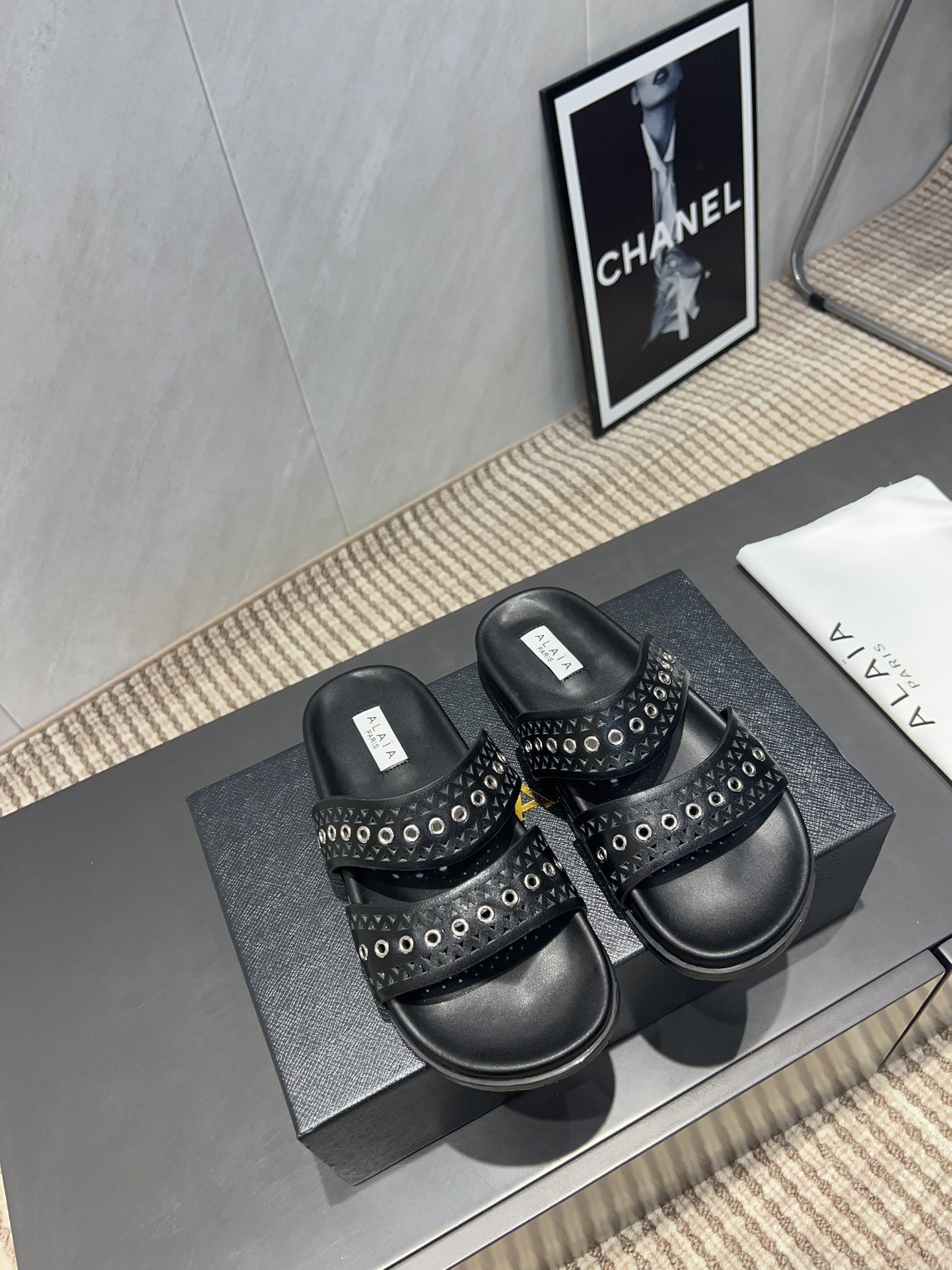 ALAIA DOUBLE-STRAP SANDALS 25S IN BLACK CALFSKIN - 35
