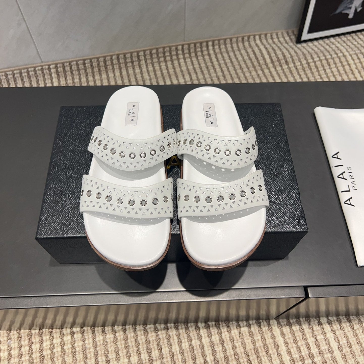 ALAIA DOUBLE-STRAP SANDALS 25S IN WHITE CALFSKIN - 35