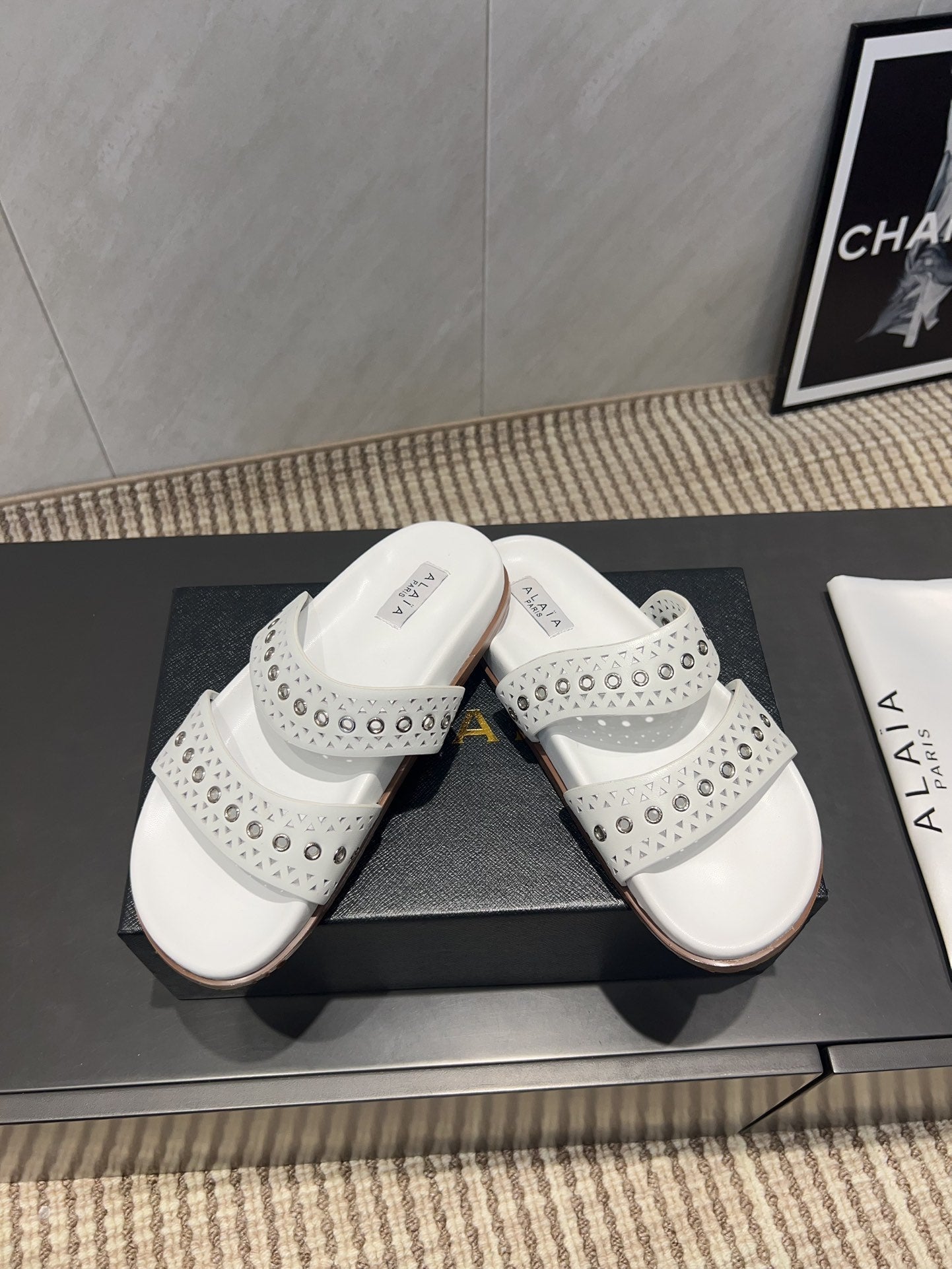 ALAIA DOUBLE-STRAP SANDALS 25S IN WHITE CALFSKIN - 35