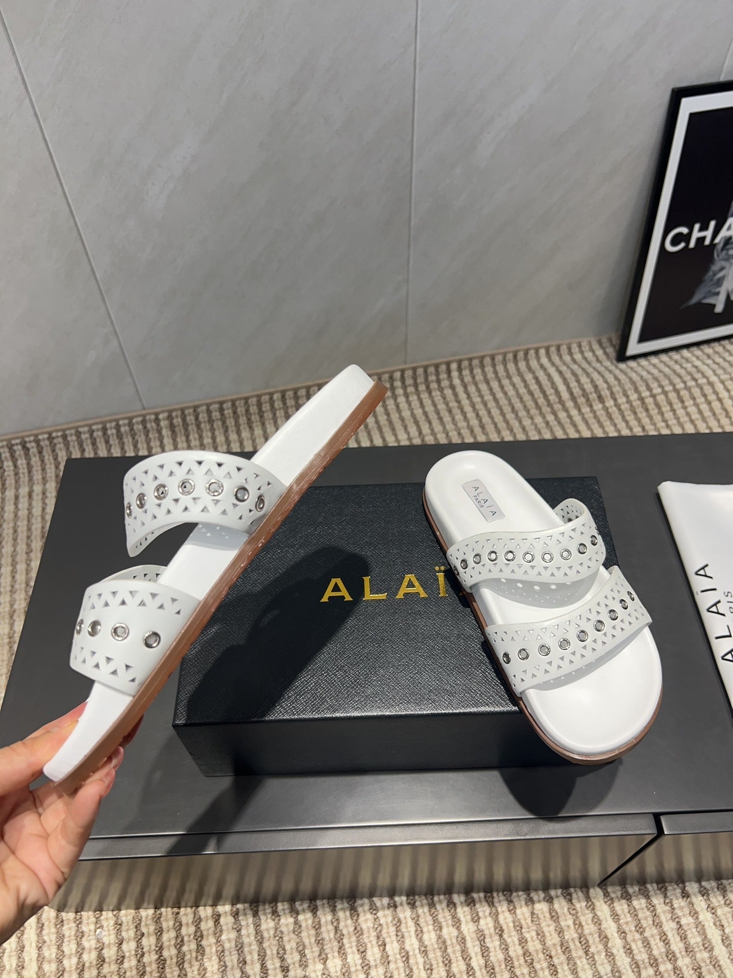 ALAIA DOUBLE-STRAP SANDALS 25S IN WHITE CALFSKIN - 35