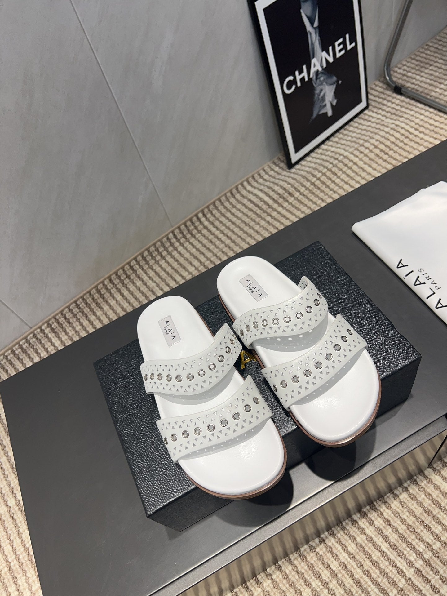 ALAIA DOUBLE-STRAP SANDALS 25S IN WHITE CALFSKIN - 35