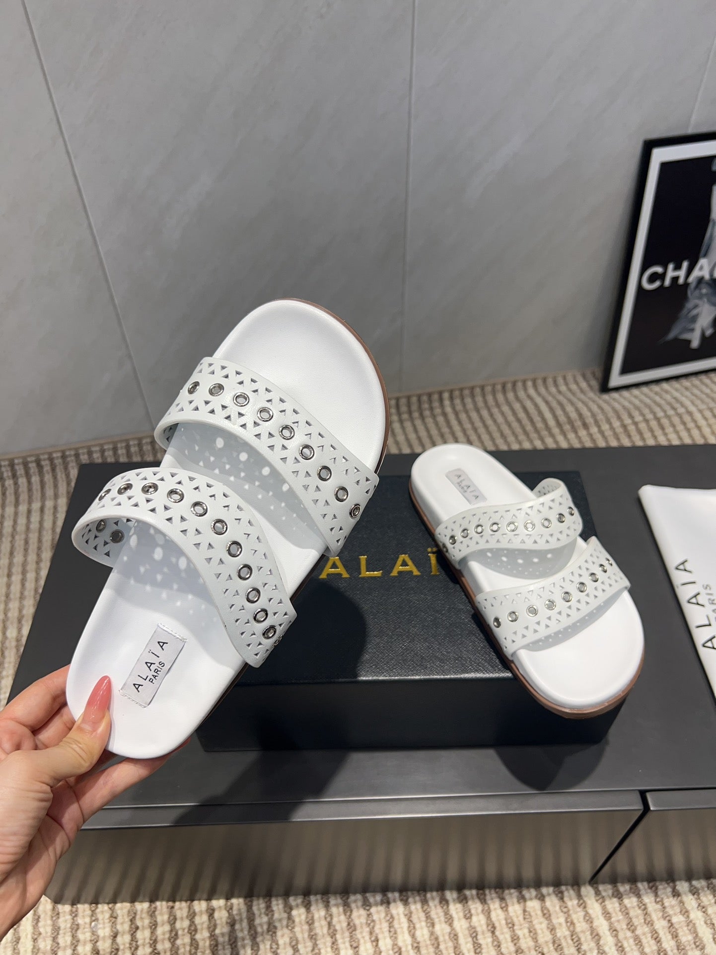 ALAIA DOUBLE-STRAP SANDALS 25S IN WHITE CALFSKIN - 35