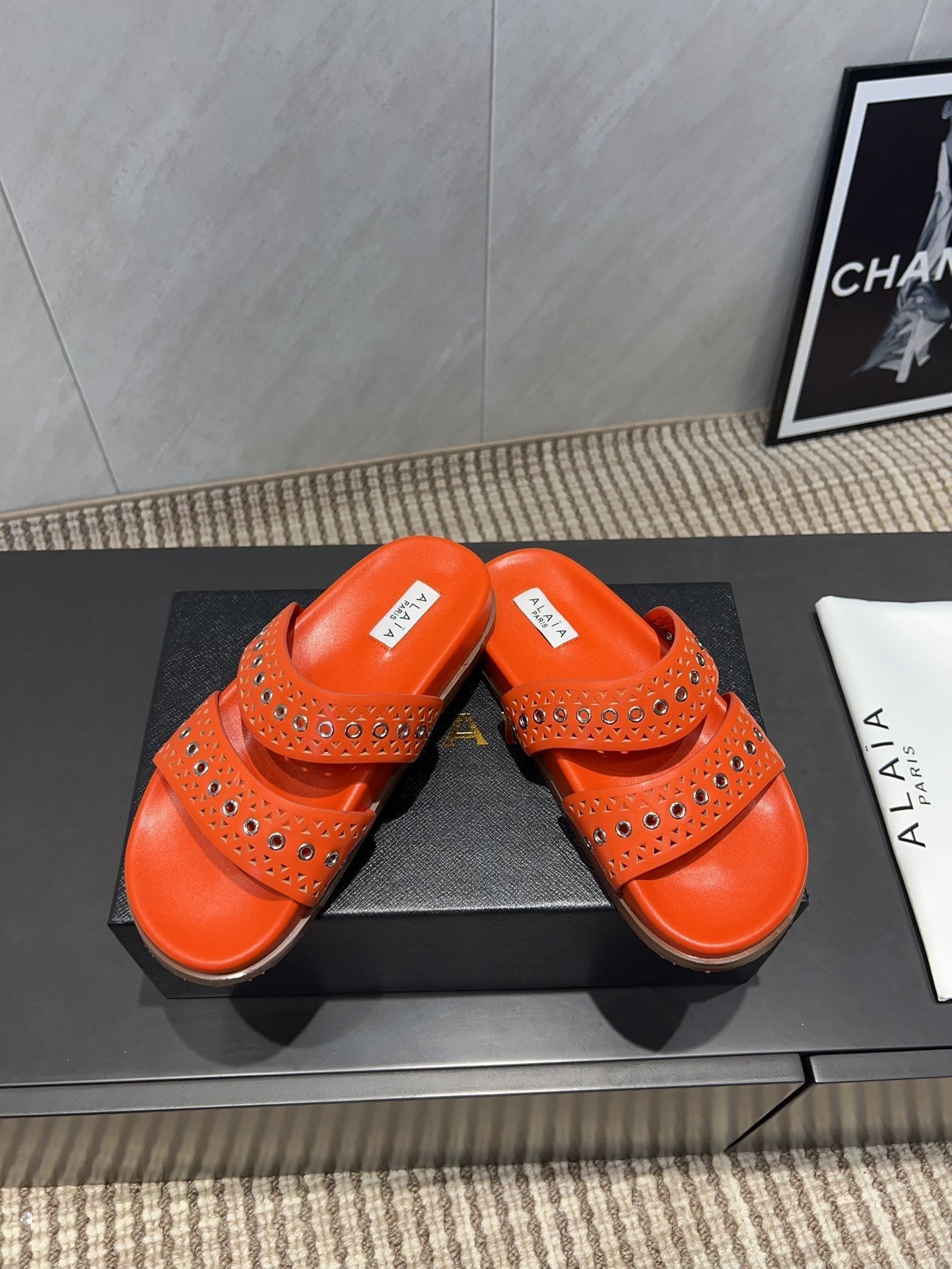 ALAIA DOUBLE-STRAP SANDALS 25S IN ORANGE CALFSKIN - 35