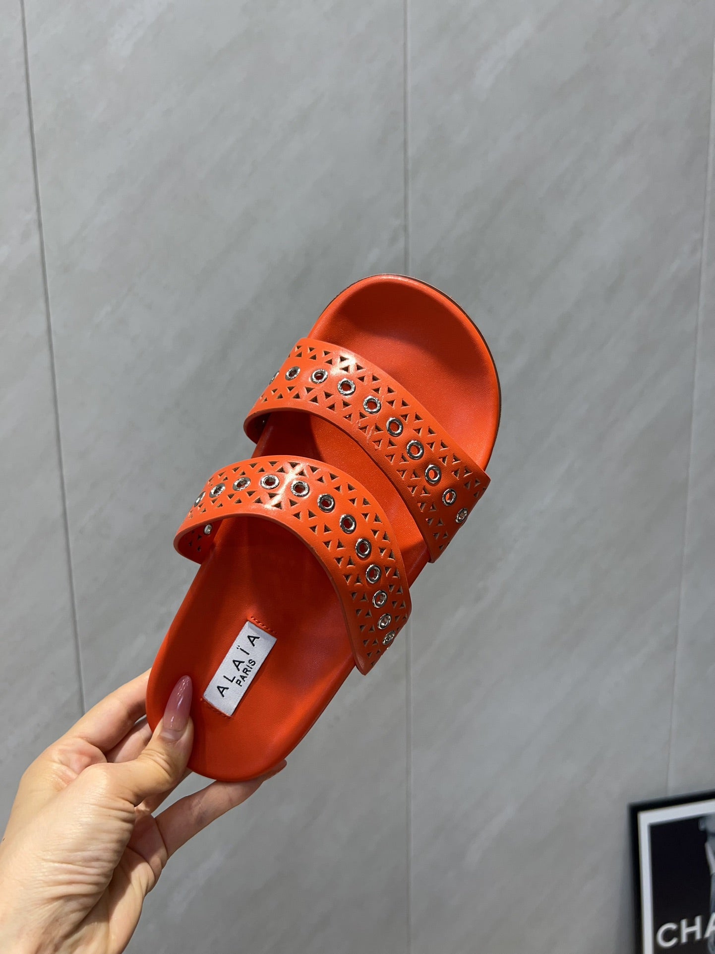 ALAIA DOUBLE-STRAP SANDALS 25S IN ORANGE CALFSKIN - 35